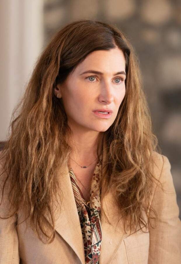 Kathryn Hahn as Clare Pierce