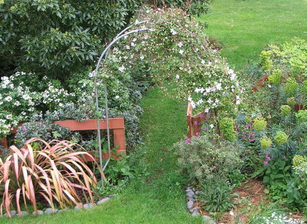 arbor-and-archway-in-garden1-19.jpg