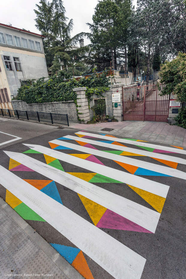 Красочные пешеходные переходы на улицах Мадрида искусство, креатив, пешеходный переход