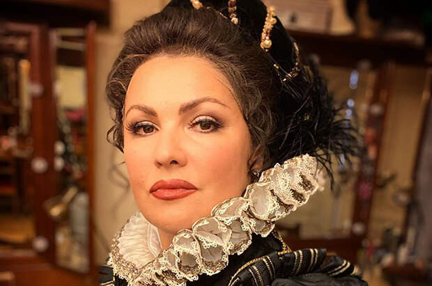 Анна Нетребко заразилась коронавирусом: "Я в больнице с ковидной пневмонией"