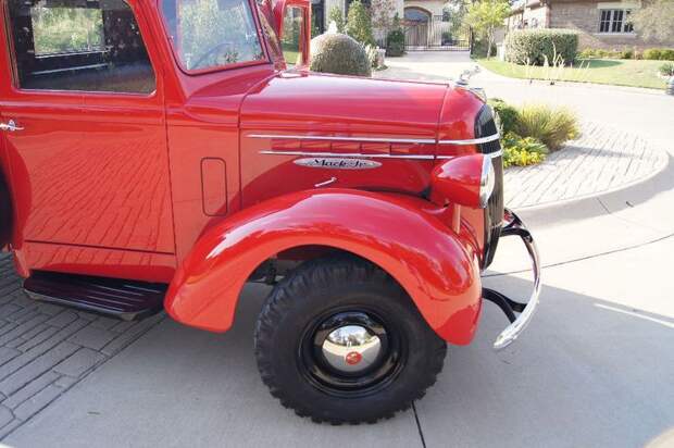 На торги выставлен 1 из 125 выпущенных Mack Jr. 1937 года выпуска (17 фото)