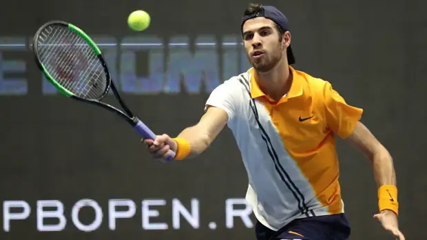 Хачанов обыграл Медведева и вышел в финал теннисного Кубка Кремля