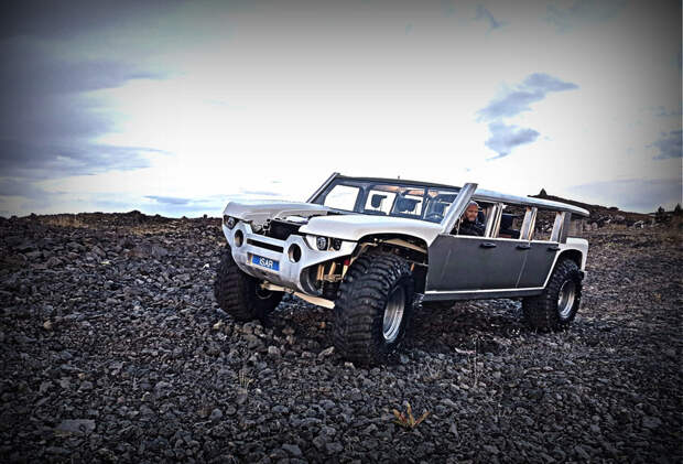 Исландская компания Ísar разрабатывает супер-внедорожник на 24 пассажира для ледников