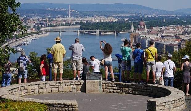 Посольство Венгрии подтвердило выдачу виз для привитых туристов из России