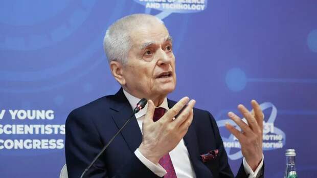 Онищенко одобрил идею Дерипаски о шестидневной рабочей неделе: академик беспокоится о будущем страны