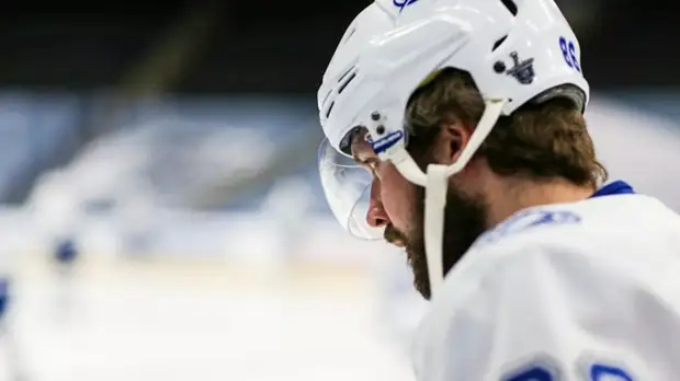 Хоккеист «Тампы» Кучеров успешно перенёс операцию на бедре