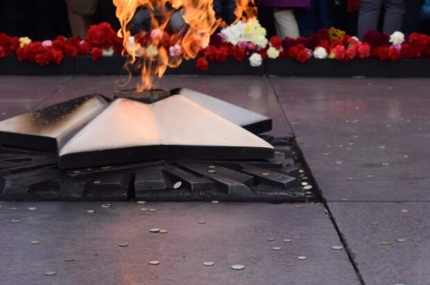 Во Владимирской области пьяная женщина забросала мусором Вечный огонь