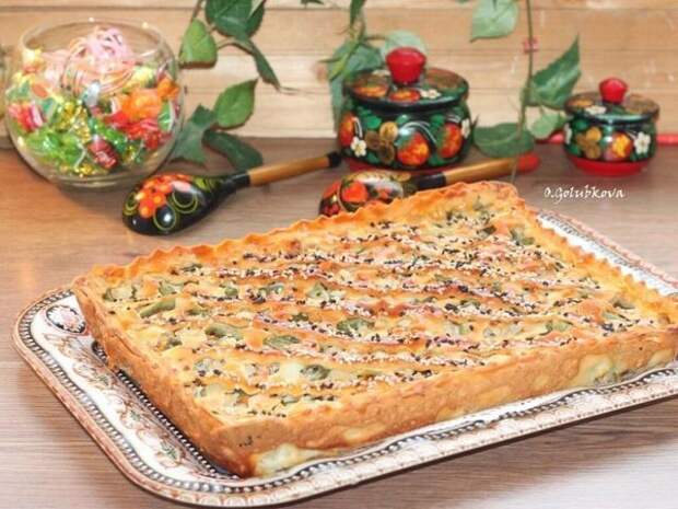 Фото к рецепту: Закусочный пирог с мясом и стручковой фасолью