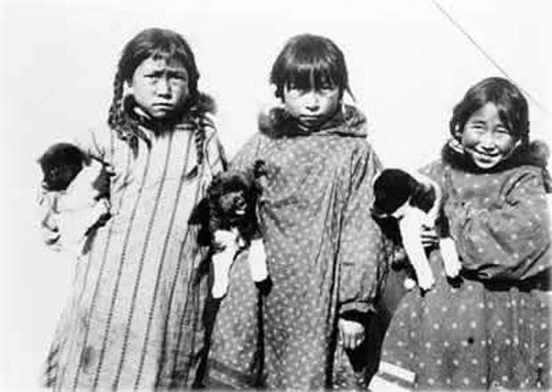 маленькие инуитские девочки