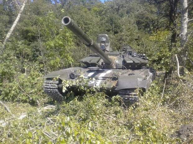 Т-72 с украинскими опознавательными знаками на Донбассе