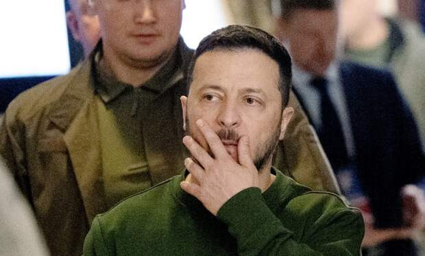Украинские военнослужащие становятся зависимыми от энергетических напитков и начинают напоминать живых зомби, заявил военный эксперт Анатолий Матвийчук.-4