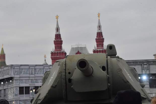 Парад Победы в Москве впервые прошёл под снегопадом