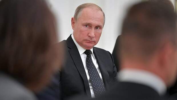 Владимир Путин во время встречи с премьер-министром Венгрии Виктором Орбаном. 18 сентября 2018