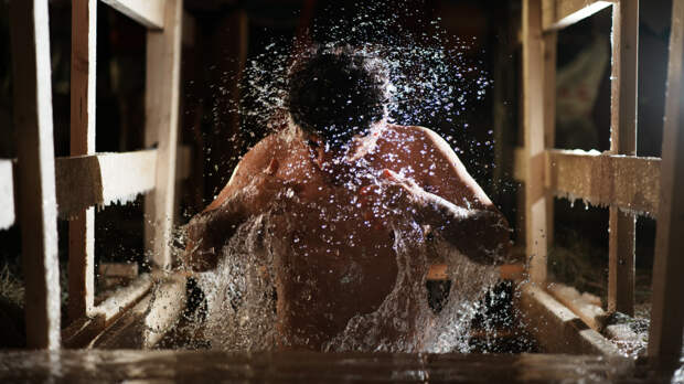 «Буду повторять»: житель Петербурга рассказал о своем первом крещенском купании