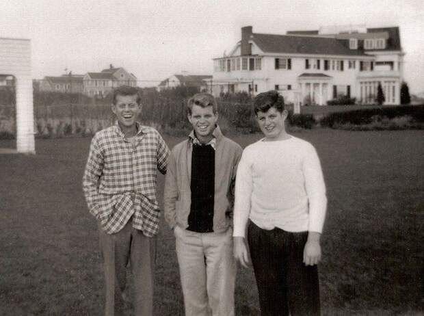 Юные братья Кеннеди: Джон, Бобби и Тедди. США, 30-е годы история, люди, мир, фото
