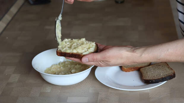 Жареные бутерброды с луком - быстрая горячая закуска закуска, горячие бутерброды, рецепт, видео рецепт, кулинария, еда, IrinaCooking, видео, длиннопост