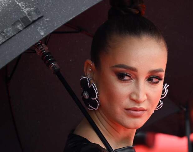 Бузова рассказала о спорах с Галустяном