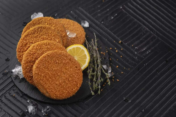 Черный хлеб вместо деликатесов: как приготовить идеальные котлеты как в столовой