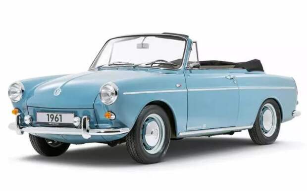 Однако, чтобы удовлетворить растущий спрос на более просторные модели, VW создал Type 3 - также известный как Volkswagen 1500. Изменения в основном касаются кузова, в остальном технологически это Beetle с тем же расположенным сзади двигателем с воздушным охлаждением. и 45 лошадей.   Чтобы подбодрить немного радости жизни, VW также разрабатывает версию модели с откидным верхом.  Но до массового производства он так и не дошел. 