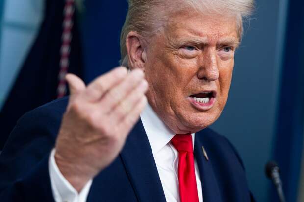 Медведев: Трамп присоединением Гренландии рассчитывает навечно остаться в истории