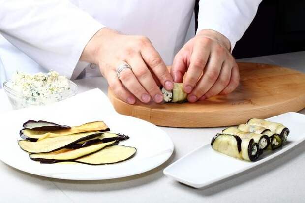 6 вкусных способов приготовить рулетики из баклажанов
