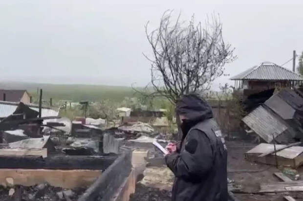Пока следователи не выяснили, из-за чего начался конфликт и почему юноша стал нападать на сверстников.