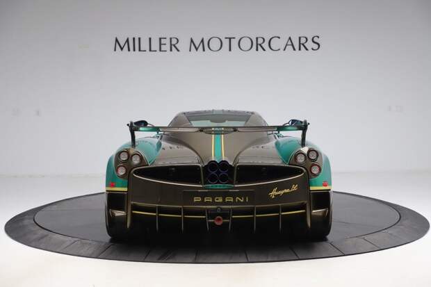 Гиперкар Pagani Huayra BC в необычном цвете