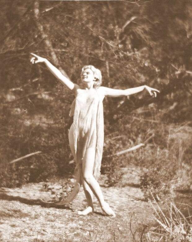 Jean Harlow Taken by Edwin Bower Hesser, 1929 (33).jpg Jean Harlow Taken by Edwin Bower Hesser, 1929 (33).jpg