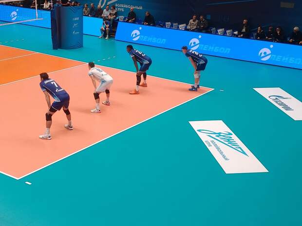 Волейбольный «Зенит» победил на выезде «Локомотив»