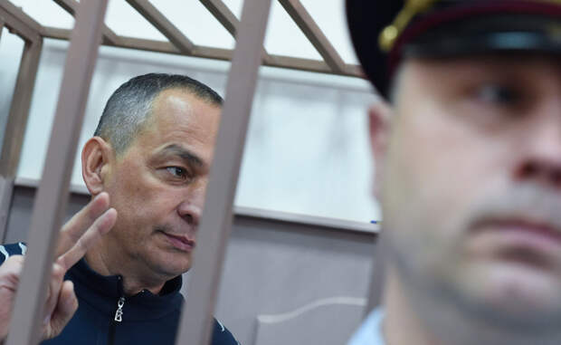 Так еще не воровали: Депутат себе на пенсию "отложил" два бюджета города-миллионника?