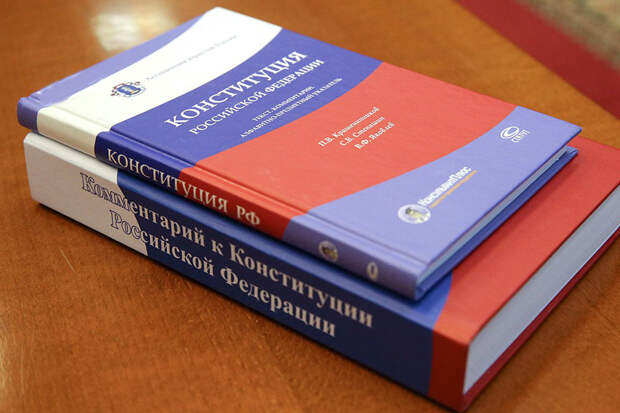Песков объяснил спешку с внесением поправок в Конституцию