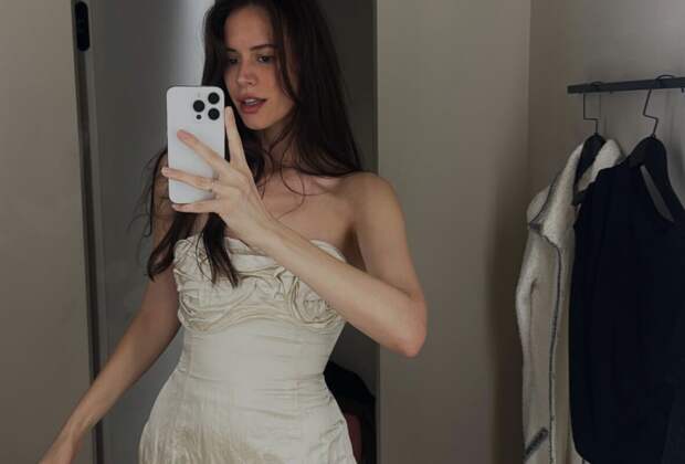 Актриса Диана Пожарская снялась в платье с облегающим верхом