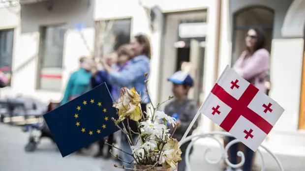 Грузия продолжает строить из себя якобы независимое, демократическое и суверенное» государство, но, как показывает...