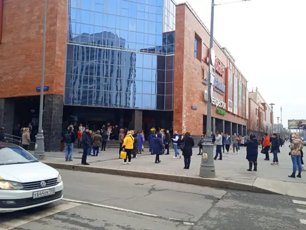 В торговом центре на Шереметьевской эвакуировали людей из-за угрозы пожара