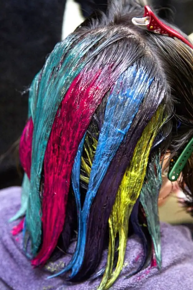 Перья на волосах краска для