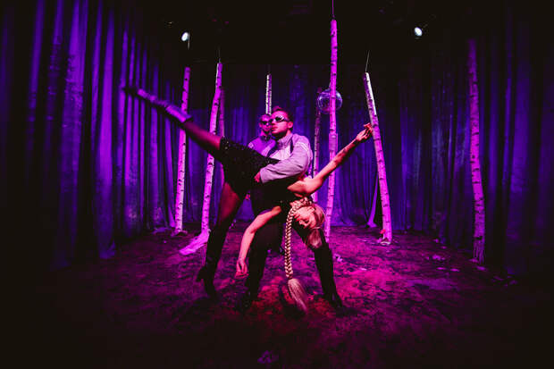 Сцена из спектакля «красная шапочка»