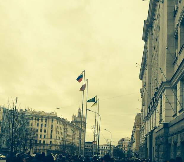 Срочно..Харьков поднял российский флаг ! Срочно..Харьков поднял российский флаг !