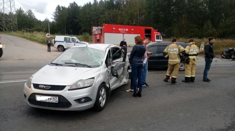 Авария дня. Смертельное ДТП в Сосновом Бору авария, авария дня, авто, авто авария, видео, дтп, лобовое столкновение, массовое дтп