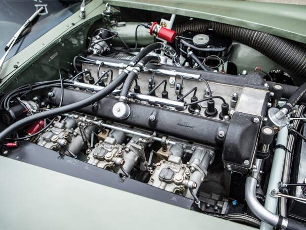 В 1963 году на самом известном участке «Ле-Мана» — прямой Mulsanne Straight — Aston Martin DP215 развил скорость 319,6 километра в час. aston martin, jaguar, авто, автоаукцион, автомобили, аукцион, олдтаймер, ретро авто