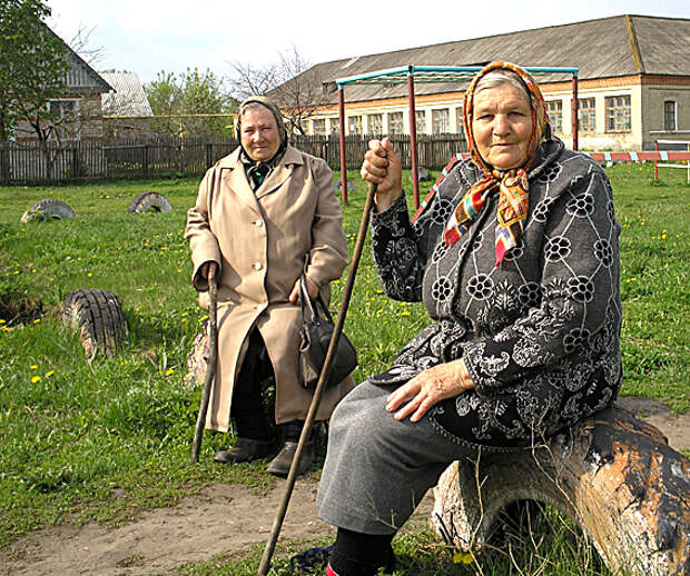 Где живет баба люба. Село Пудино. Бабушколюб. Баба Люба. Старушка Люба.