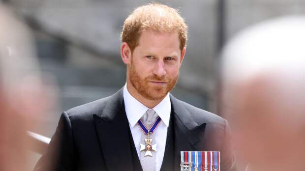 Солист Sex Pistols Лайдон призвал принца Гарри и Меган Маркл бежать из королевской семьи