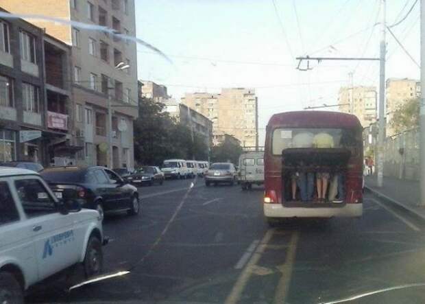 В автобусе душно