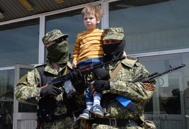 Экскурсия на войну: на Украине туристов возят посмотреть полуразрушенные города на востоке страны Экскурсия на войну: на Украине туристов возят посмотреть полуразрушенные города на востоке страны