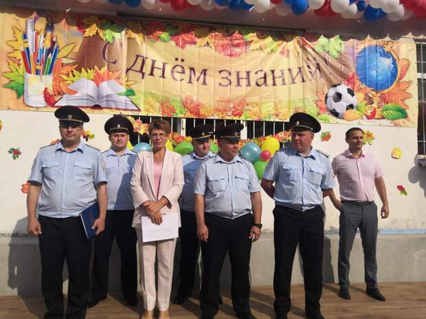 Руководители УВД по ЮВАО в школе-интернате № 65. Фото: Пресс-служба УВД по ЮВАО