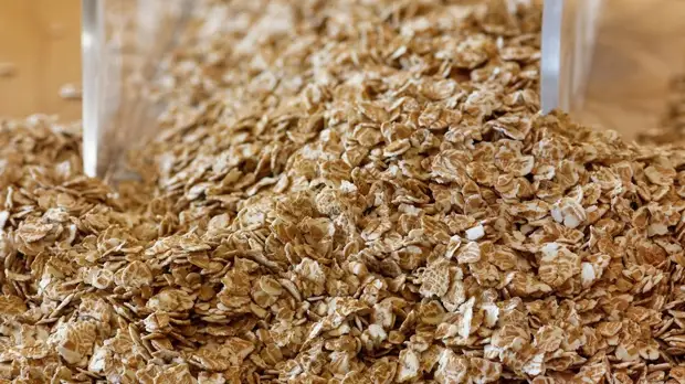 Диетолог оценила пользу овсянки