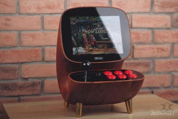 Настольный игровой автомат в ретро-дизайне