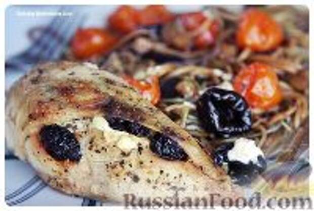 Фото к рецепту: Куриная грудка с черносливом и сыром, и спагетти с баклажанами