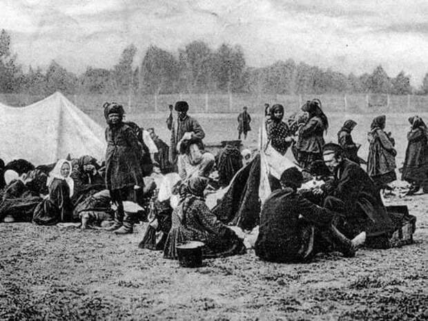 В лагере переселенцев