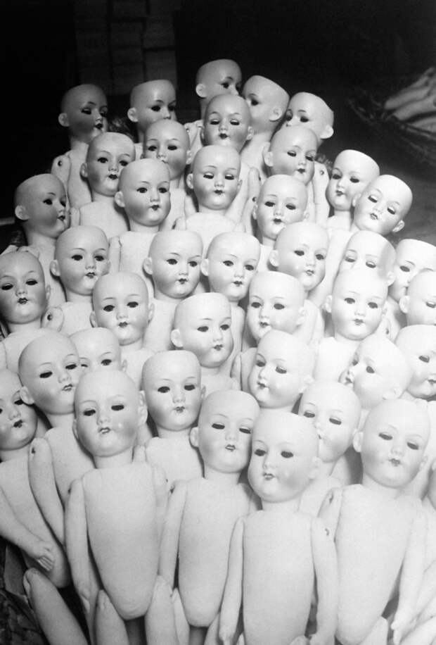 Устрашающие фотографии кукольной фабрики из прошлого
