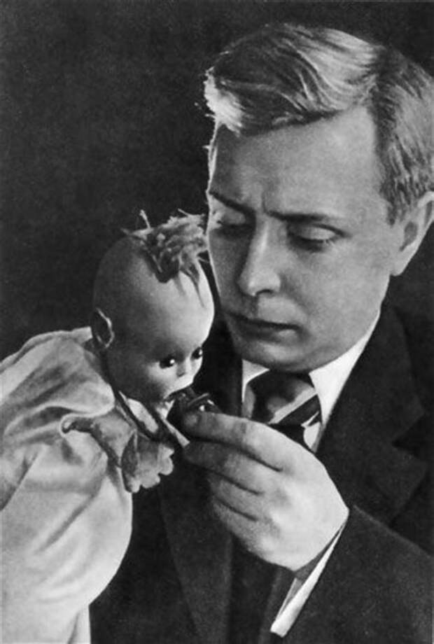 Кукловод Сергей Образцов со своими экзотическими куклами (5).jpg